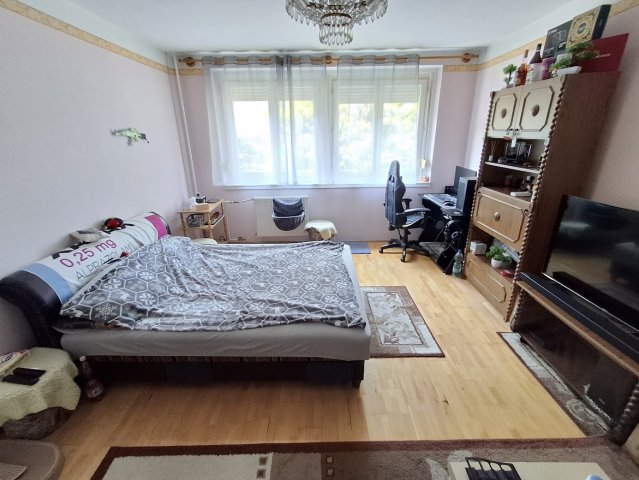 Eladó panellakás, Cegléden 42.99 M Ft, 2 szobás