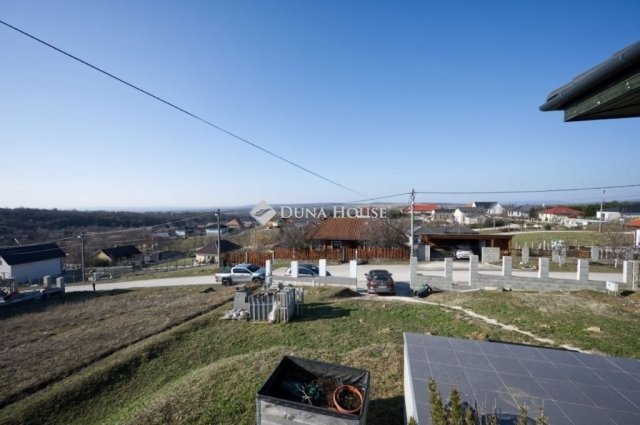 Eladó családi ház, Tinnyén 148 M Ft, 4 szobás