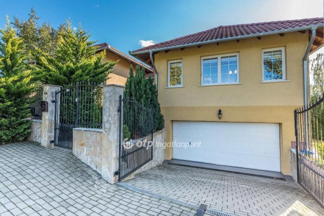 Eladó ikerház, Piliscsabán 135 M Ft, 4 szobás