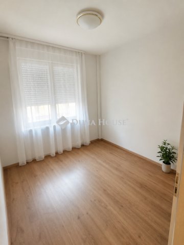 Eladó panellakás, Veszprémben 44.5 M Ft, 2 szobás