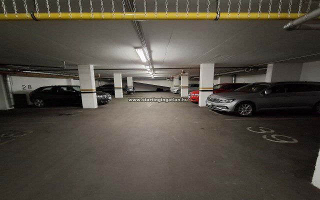 Eladó garázs, Budapesten, IX. kerületben, Sobieski János utcában