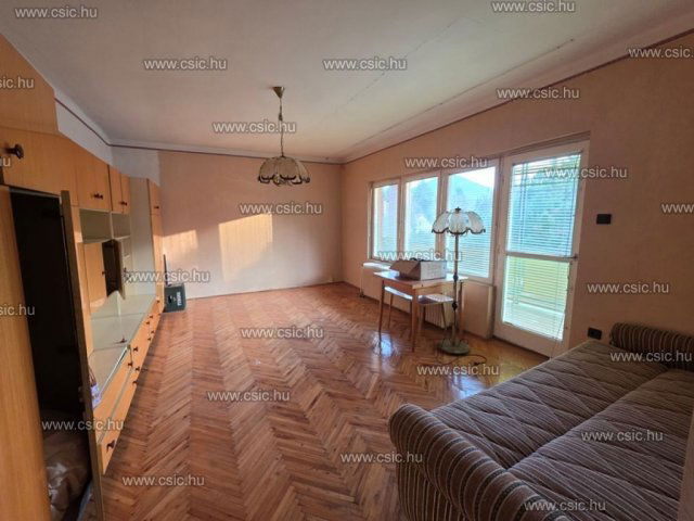 Eladó családi ház, Csobánkán 89.9 M Ft, 6 szobás