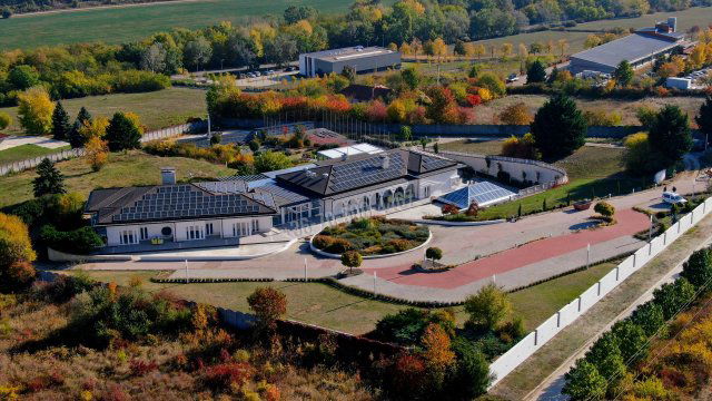 Eladó családi ház, Törökbálinton 1800 M Ft, 15 szobás