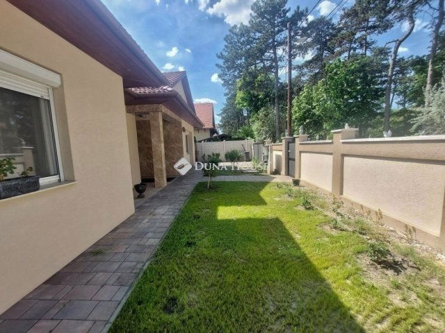 Eladó családi ház, Dunakeszin 250 M Ft, 4 szobás