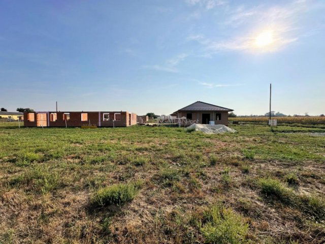 Eladó ikerház, Szombathelyen 120 M Ft, 4 szobás