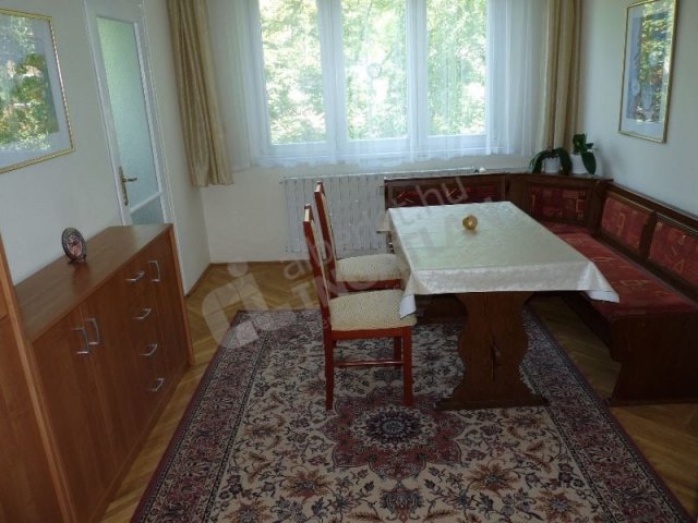 Kiadó panellakás, albérlet, III. kerületben, Berend utcában