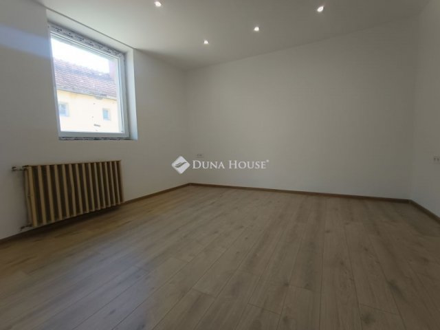 Eladó családi ház, Újszászon 18 M Ft, 3 szobás