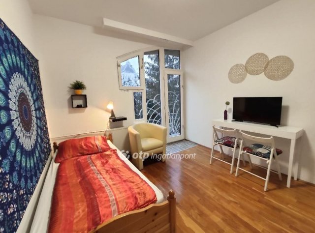 Eladó téglalakás, Pécsett 92 M Ft, 4 szobás