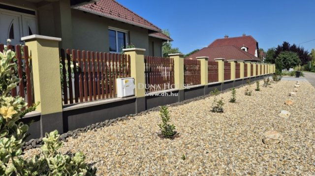 Eladó családi ház, Kecskeméten 115 M Ft, 5 szobás