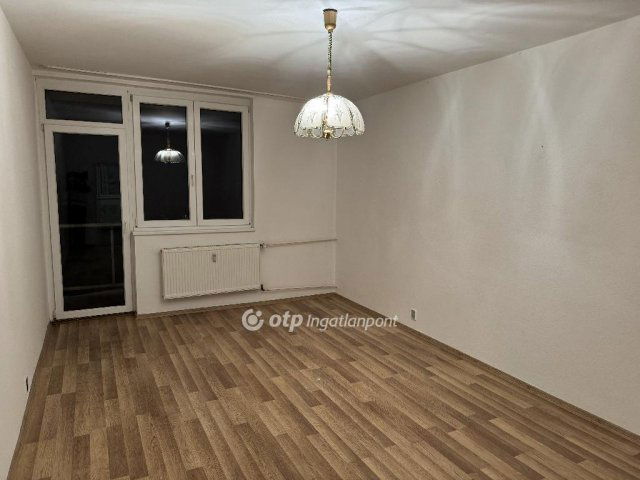 Eladó téglalakás, Dunaújvárosban 33.49 M Ft, 2 szobás