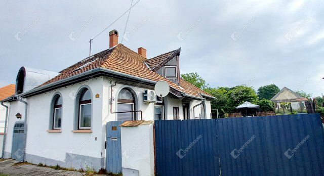 Eladó családi ház, Pápán 52 M Ft, 5 szobás