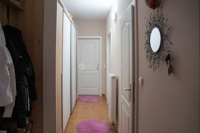 Eladó téglalakás, Veszprémben 86.5 M Ft, 3 szobás