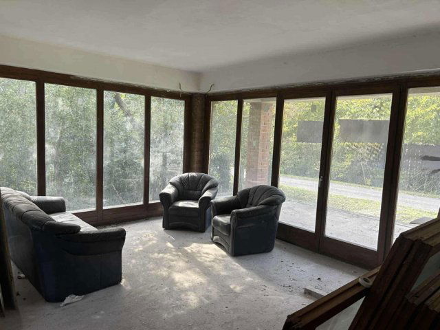 Eladó családi ház, Pinnyén 48.99 M Ft, 7 szobás