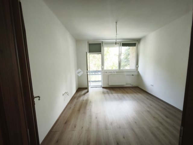 Eladó panellakás, Szombathelyen 27.9 M Ft, 1 szobás
