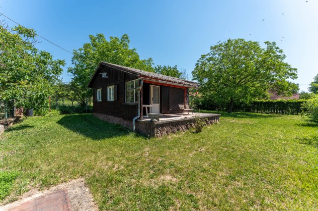 Eladó nyaraló, Révfülöpön, Hársfa utcában 39.99 M Ft