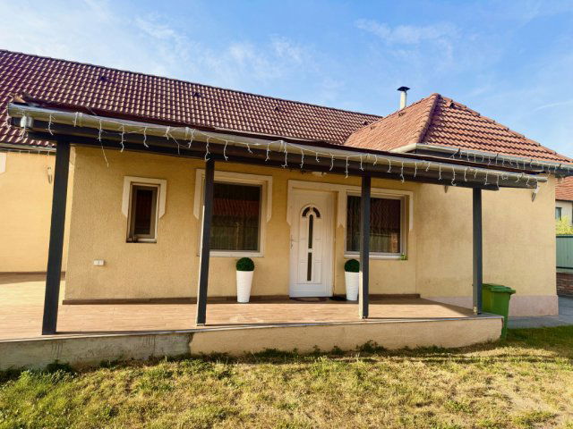 Eladó családi ház, Aszódon 60 M Ft, 7 szobás