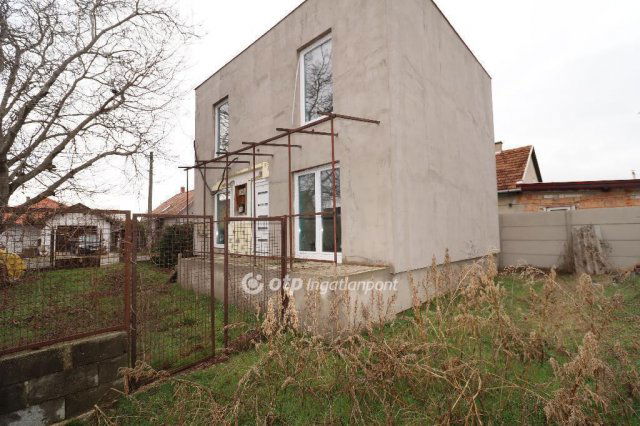 Eladó családi ház, Szigethalmon 44.5 M Ft, 3 szobás