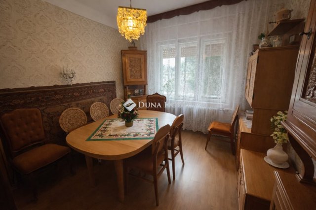 Eladó családi ház, Csákváron 64.9 M Ft, 5 szobás