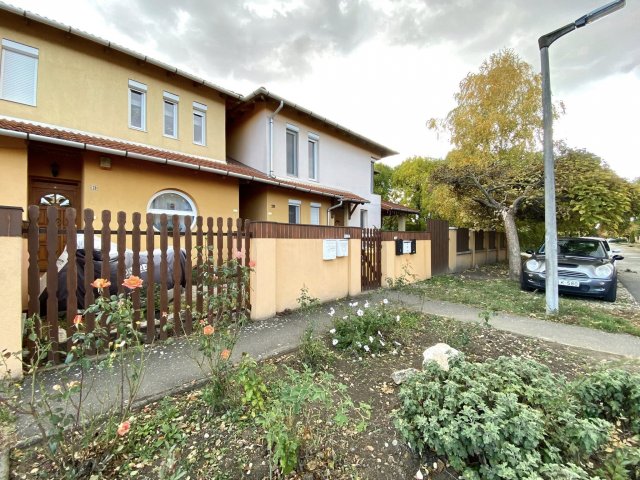 Eladó téglalakás, Szegeden 97.7 M Ft, 3 szobás