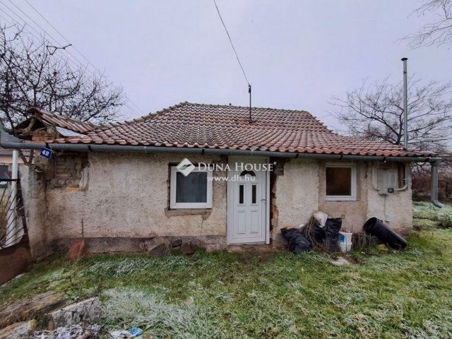 Eladó családi ház, Cegléden 11.4 M Ft, 2 szobás