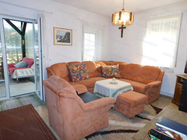 Eladó nyaraló, Mátyásdombon 55 M Ft, 5 szobás