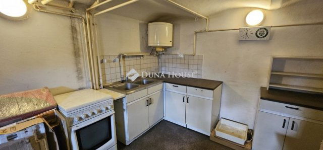 Eladó családi ház, Szombathelyen 69 M Ft, 7 szobás