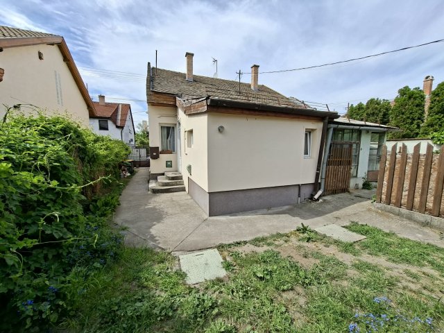 Eladó családi ház, Budapesten, XV. kerületben 105 M Ft, 3 szobás