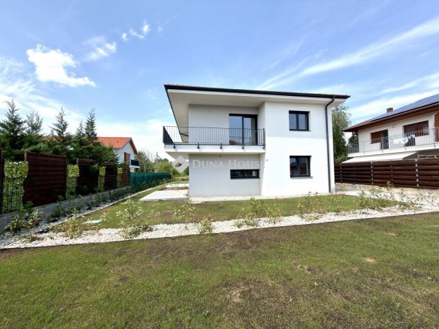 Eladó családi ház, Balatonfüreden 269 M Ft, 6 szobás