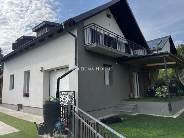 Eladó családi ház, Balatonalmádiban 252 M Ft, 5 szobás