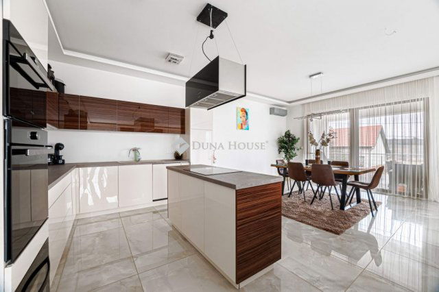 Eladó családi ház, Etyeken, Boti úton 279.9 M Ft, 5 szobás