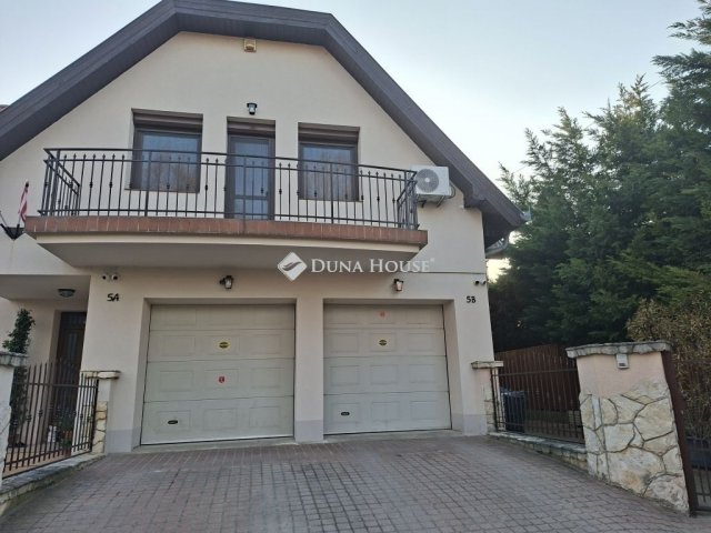 Eladó ikerház, Nagytarcsán 180 M Ft, 5 szobás