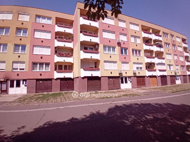 Eladó panellakás, Hajdúböszörményen 31.9 M Ft, 1 szobás