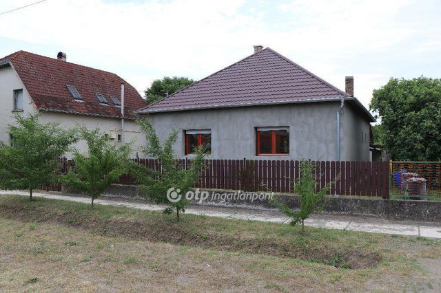 Eladó családi ház, Szigetcsépen 64.9 M Ft, 3 szobás