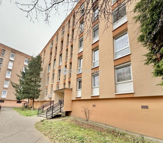 Eladó panellakás, Pécsett 39.99 M Ft, 2 szobás