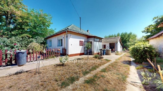 Eladó családi ház, Nagyhalászban 18 M Ft, 2 szobás