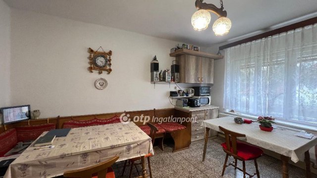 Eladó családi ház, Parádon 31 M Ft, 3 szobás