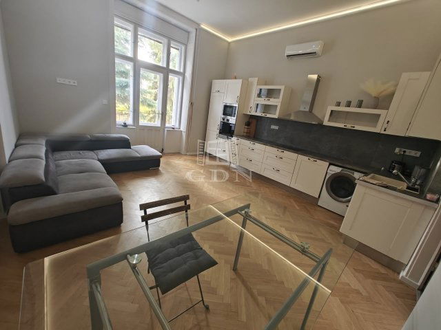 Eladó téglalakás, Budapesten, VI. kerületben 93 M Ft, 3 szobás