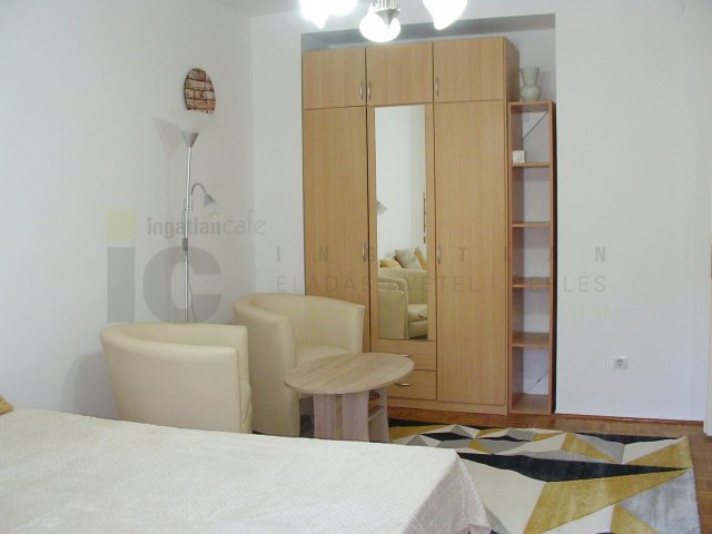 Kiadó téglalakás, albérlet, Szegeden, Bécsi körúton, 1 szobás