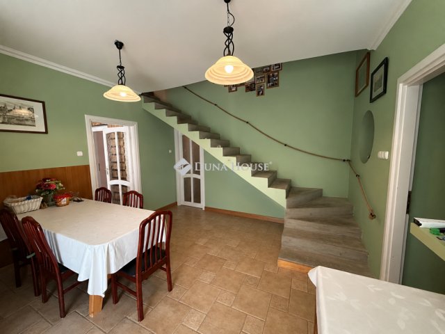 Eladó családi ház, Pilisen 119.9 M Ft, 6 szobás