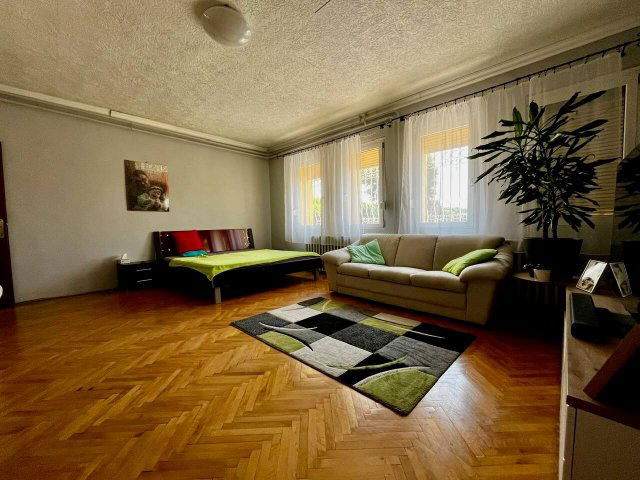 Eladó családi ház, Pécsett 89 M Ft, 3 szobás