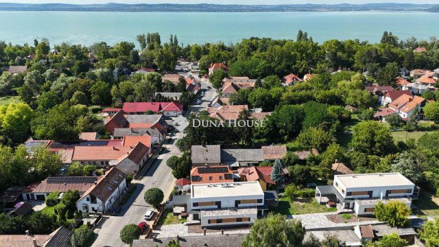 Eladó ikerház, Balatonszárszón 140 M Ft, 5 szobás