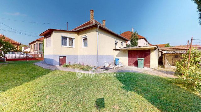Eladó családi ház, Szirmabesenyőn 39.5 M Ft, 2+1 szobás