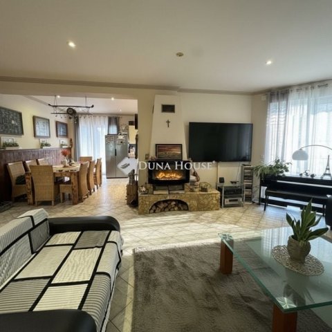 Eladó családi ház, Sárszentmihályon 155 M Ft, 6 szobás