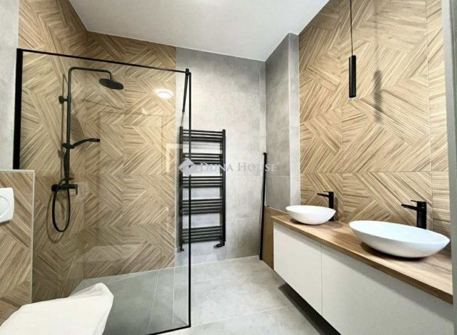 Eladó téglalakás, Pécsett 86.9 M Ft, 4 szobás