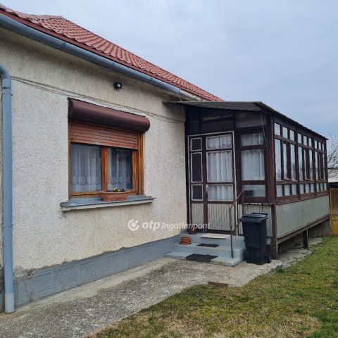 Eladó családi ház, Lesenceistvándon 49.98 M Ft, 3 szobás