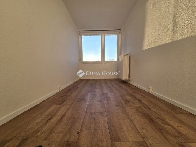 Eladó panellakás, Pécsett 39.9 M Ft, 2 szobás