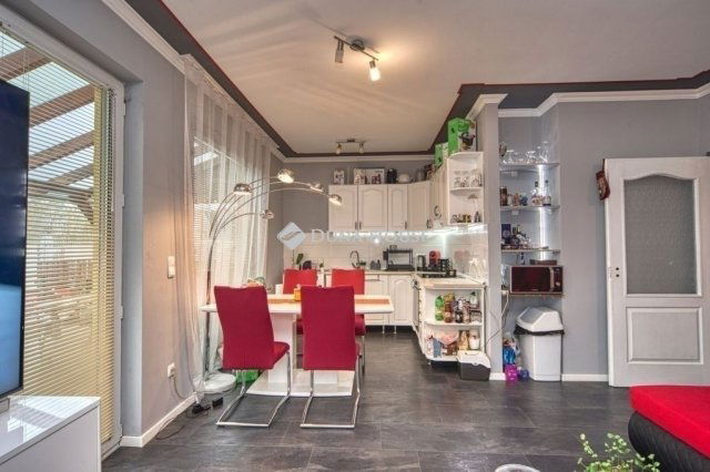 Eladó téglalakás, Üllőn 99.5 M Ft, 4 szobás