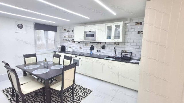 Kiadó téglalakás, albérlet, Szolnokon 170 E Ft / hó, 2 szobás