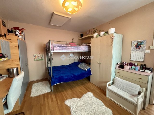 Eladó családi ház, Esztergomban, Honvéd utcában 69.9 M Ft