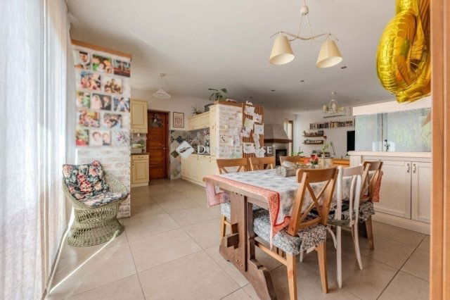 Eladó családi ház, Szegeden 225 M Ft, 7 szobás